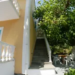 Vania Gardenos * Vitaládesz