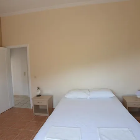 Vania Gardenos Apartman *