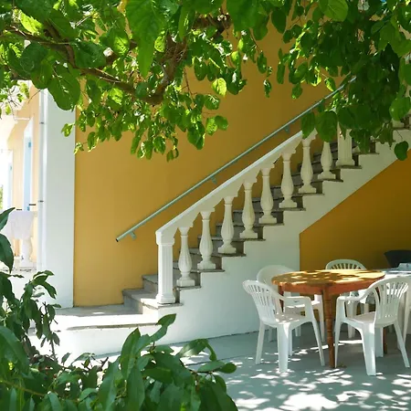 Vania Gardenos Sea View Vitaládes