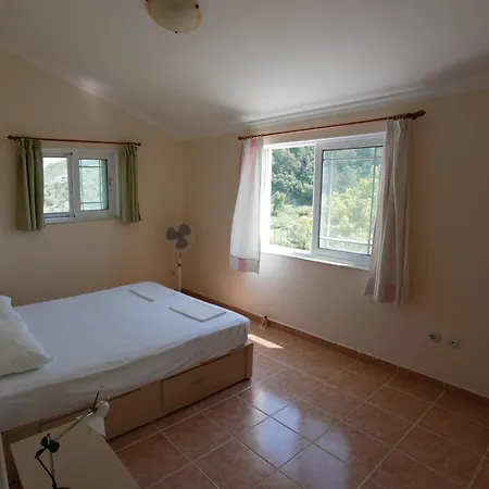 Vania Gardenos Sea View